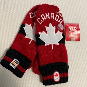 NWT red mittens